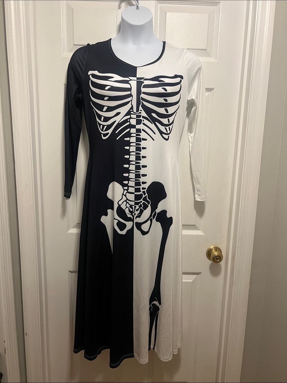 Source Unknown Black and White Skeleton Print Women's Dress